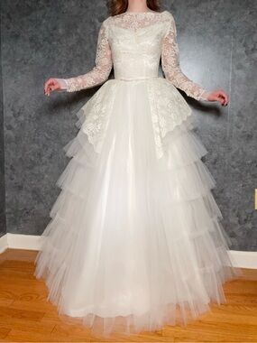 Vintage 1950s/1960s Custom Lace & Tulle Wedding Gown - Size 0